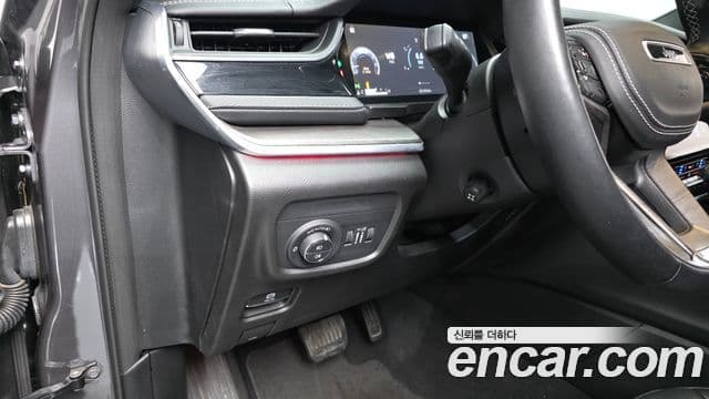 Jeep Grand Cherokee 2022 — ფოტო 13/20