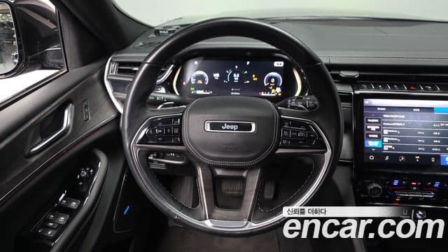 Jeep Grand Cherokee 2022 — ფოტო 14/20