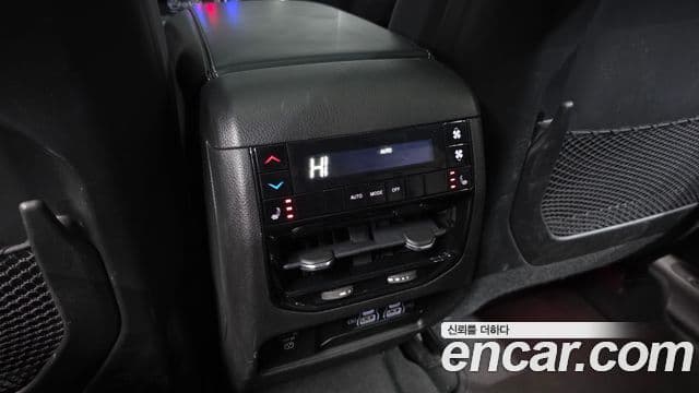Jeep Grand Cherokee 2022 — ფოტო 19/20