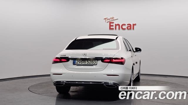 Mercedes-Benz E-Class 2020 — ფოტო 4/20