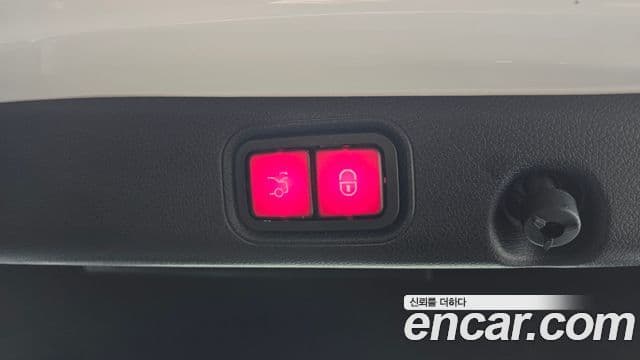 Mercedes-Benz E-Class 2020 — ფოტო 19/20