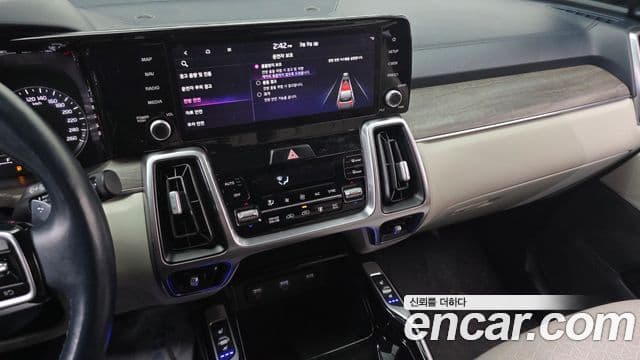 Kia Sorento 2022 — ფოტო 13/20