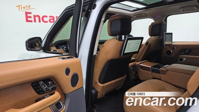 Land Rover Range Rover 2021 — фото 17 из 20