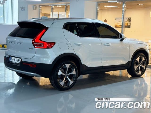 Volvo XC40 2025 — Şəkil 1/17