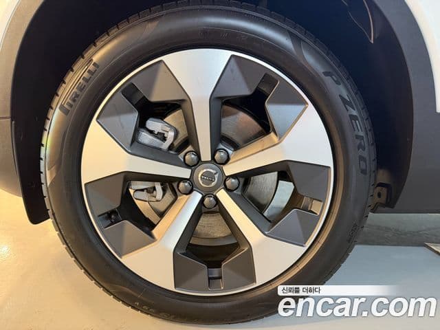 Volvo XC40 2025 — Şəkil 4/17