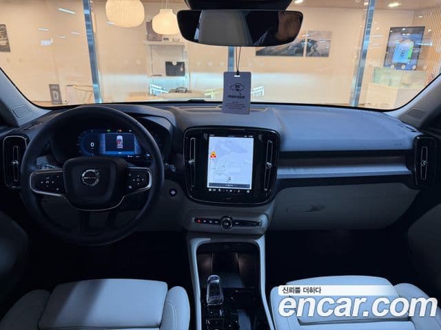 Volvo XC40 2025 — Şəkil 10/17