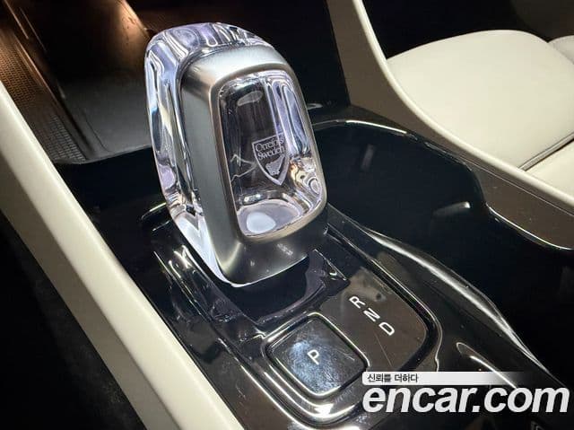 Volvo XC40 2025 — фото 7 из 17