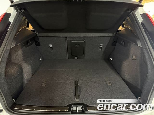 Volvo XC40 2025 — Şəkil 12/17