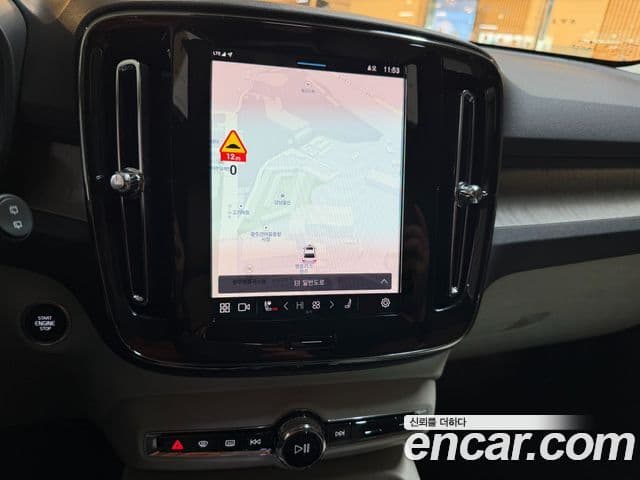 Volvo XC40 2025 — Şəkil 13/17