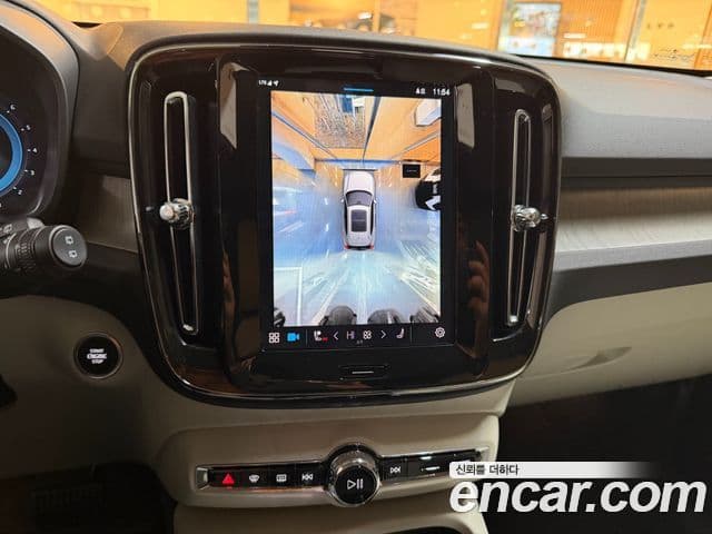 Volvo XC40 2025 — Şəkil 15/17