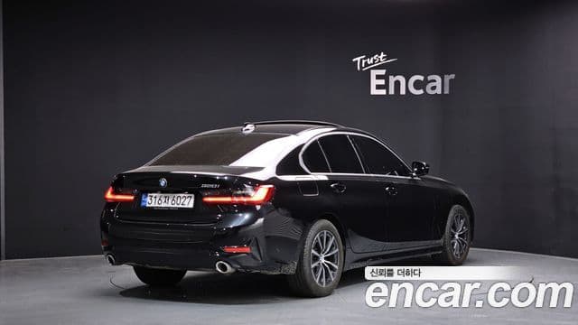 BMW 3 Series 2022 — ფოტო 2/20