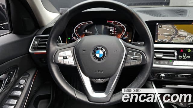 BMW 3 Series 2022 — ფოტო 13/20