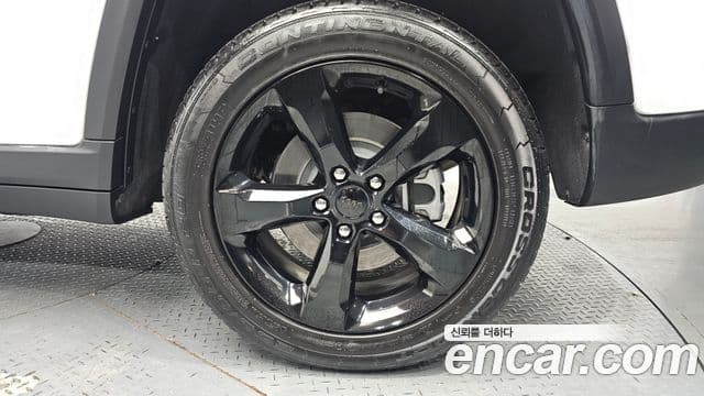 Jeep Grand Cherokee 2023 — Şəkil 5/20