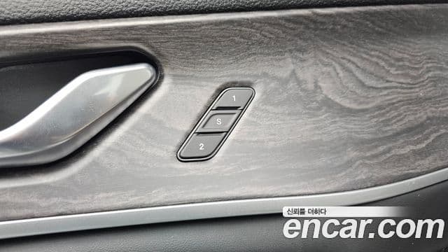 Jeep Grand Cherokee 2023 — фото 17 из 20