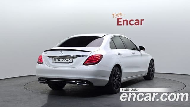 Mercedes-Benz C-Class 2018 — Photo 8/20