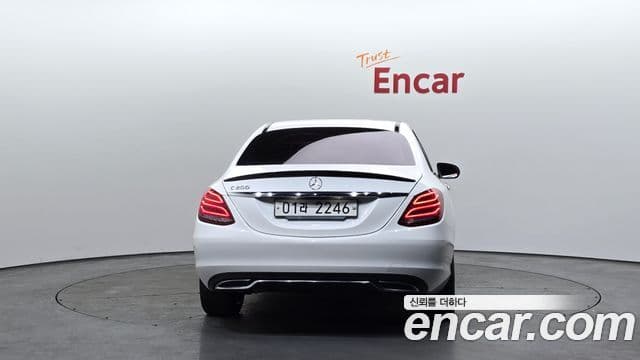 Mercedes-Benz C-Class 2018 — Photo 19/20