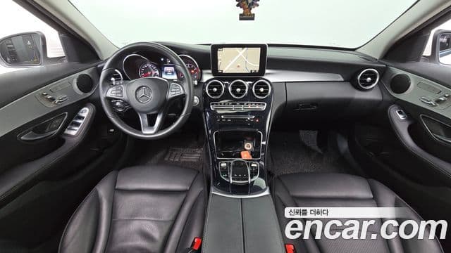 Mercedes-Benz C-Class 2018 — Photo 14/20