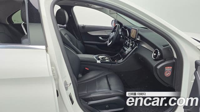 Mercedes-Benz C-Class 2018 — Photo 15/20