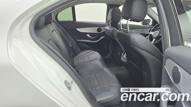 Mercedes-Benz C-Class 2018 — Photo 9/20