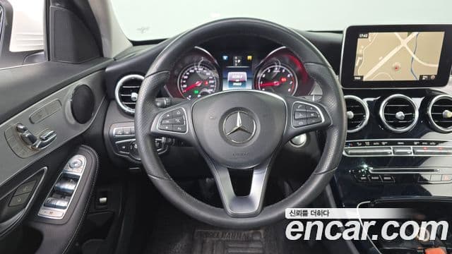 Mercedes-Benz C-Class 2018 — Photo 12/20