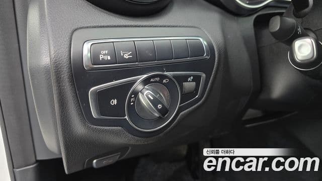 Mercedes-Benz C-Class 2018 — Photo 17/20