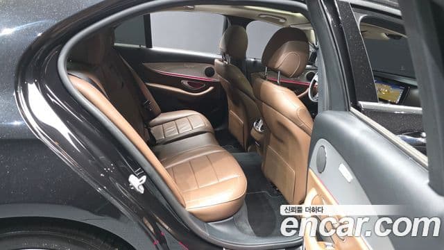Mercedes-Benz E-Class 2018 — Şəkil 12/20