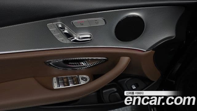 Mercedes-Benz E-Class 2018 — Şəkil 17/20