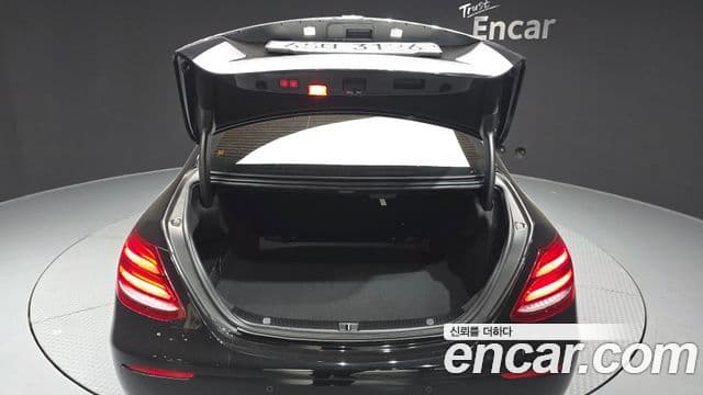 Mercedes-Benz E-Class 2018 — Şəkil 20/20