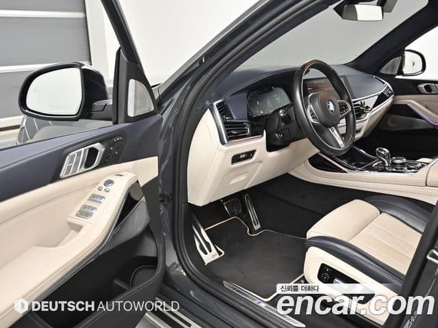 BMW X7 2022 — ფოტო 17/20