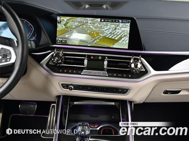 BMW X7 2022 — ფოტო 16/20