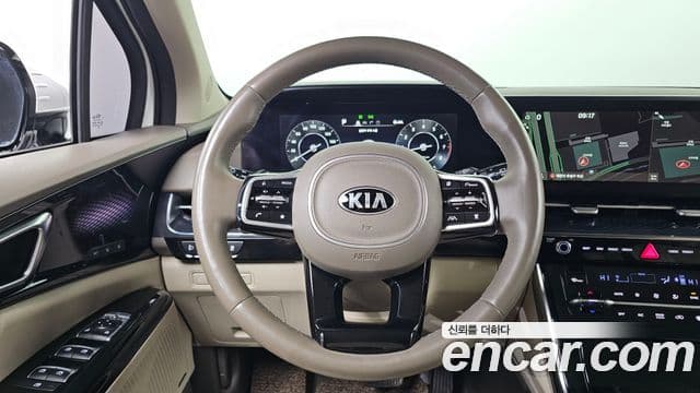 Kia Carnival 2021 — ფოტო 13/20