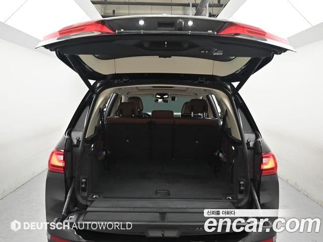 BMW X7 2020 — ფოტო 19/20