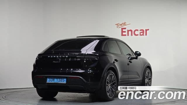 Porsche Macan EV 2025 — Photo 7/20