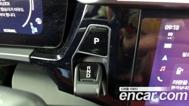 Porsche Macan EV 2025 — Photo 6/20