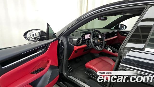 Porsche Macan EV 2025 — Photo 4/20