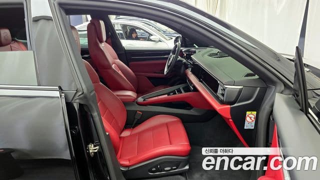 Porsche Macan EV 2025 — Photo 13/20