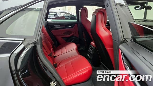 Porsche Macan EV 2025 — Photo 16/20