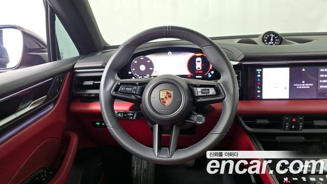 Porsche Macan EV 2025 — Photo 2/20