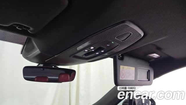 Porsche Macan EV 2025 — Photo 8/20
