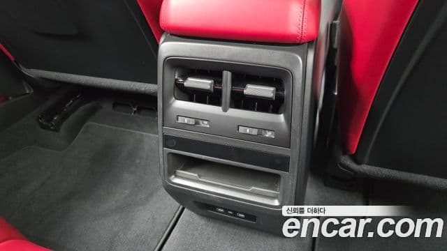 Porsche Macan EV 2025 — Photo 14/20