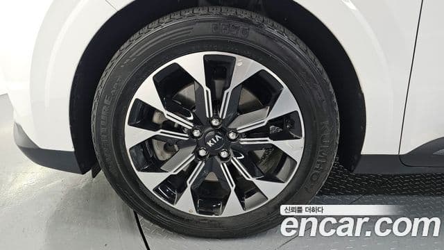 Kia Carnival 2021 — Фото 5/20