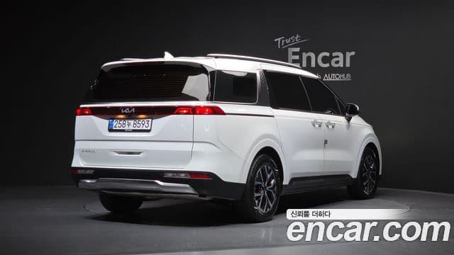 Kia Carnival 2022 — ფოტო 2/20