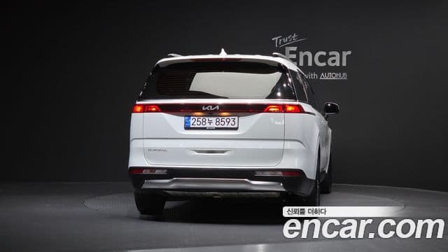 Kia Carnival 2022 — ფოტო 4/20