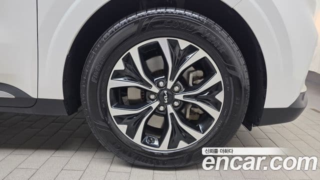Kia Carnival 2022 — ფოტო 5/20