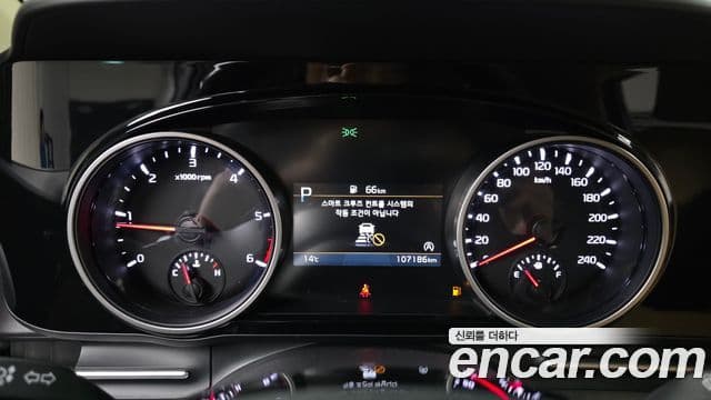 Kia Carnival 2022 — ფოტო 8/20