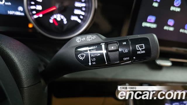 Kia Carnival 2022 — ფოტო 18/20