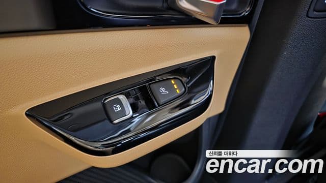 Kia Carnival 2022 — ფოტო 19/20
