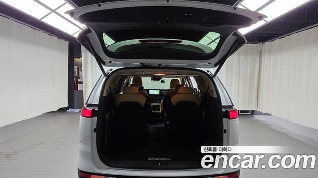 Kia Carnival 2022 — ფოტო 20/20