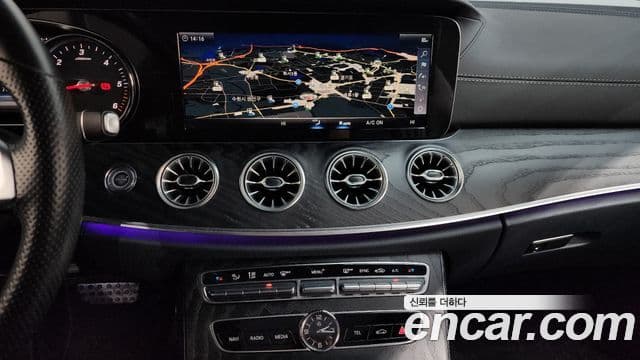 Mercedes-Benz E-Class 2018 — ფოტო 14/20