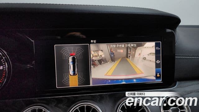 Mercedes-Benz E-Class 2018 — ფოტო 15/20
